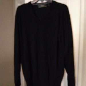 Neiman Marcus mens V-neck sweater